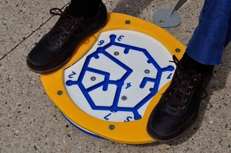 SESSEL MIT PSYCHOMOTORIK FUSS-KREISEL
