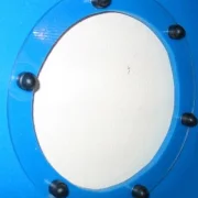 Flache Kunststofffenster